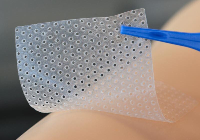 siltact-with-tweezers-2